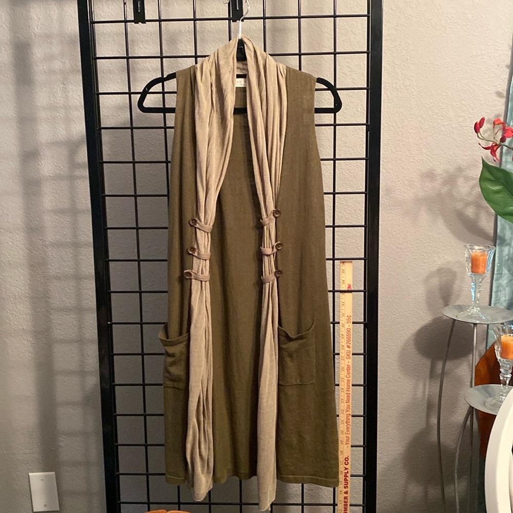 Laurie B. Women’s long vest.